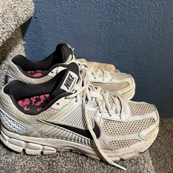 Nike sneakers - Picture 1 of 6